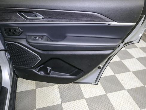 Used 2021 Jeep Grand Cherokee L Limited AWD/4WD image 26