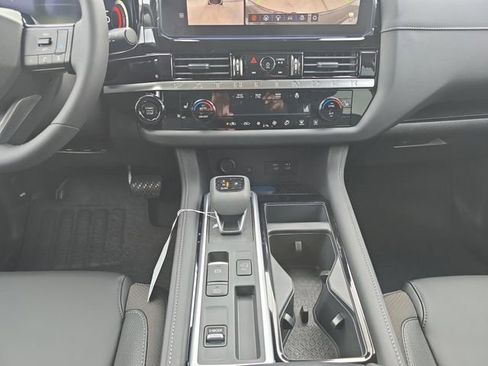 New 2026 Nissan Pathfinder SL image 3