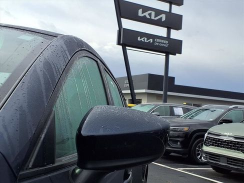 Used 2015 MAZDA MAZDA3 i Sport image 28