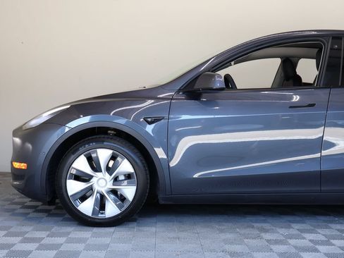 Used 2021 Tesla Model Y Long Range AWD/4WD image 8
