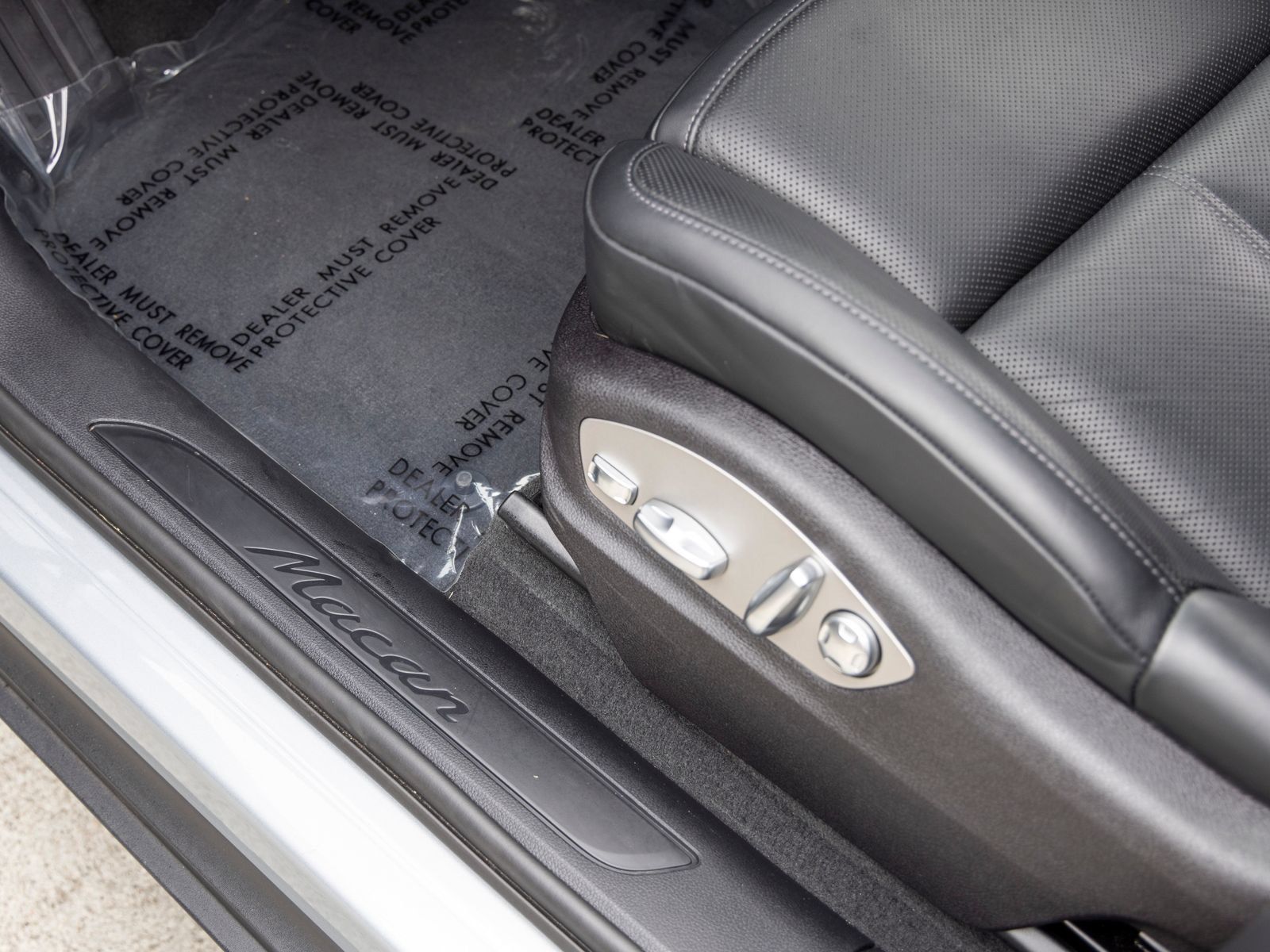 Used 2026 Porsche Macan AWD/4WD image 28