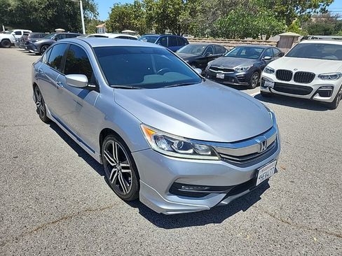 Used 2017 Honda Accord Sport image 7