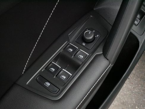 Used 2024 Volkswagen Tiguan SE R-Line w/ MDO Package, Two-Row AWD/4WD image 19