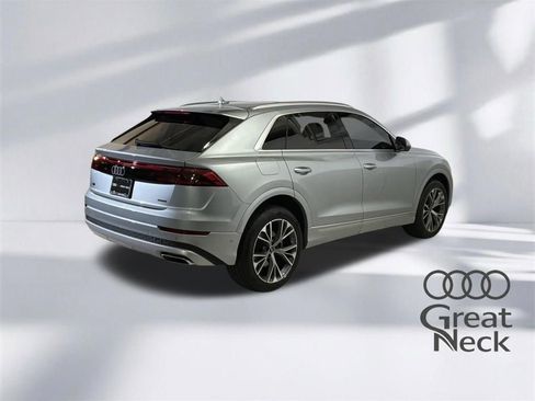 Used 2025 Audi Q8 Premium w/ Convenience Package AWD/4WD image 10