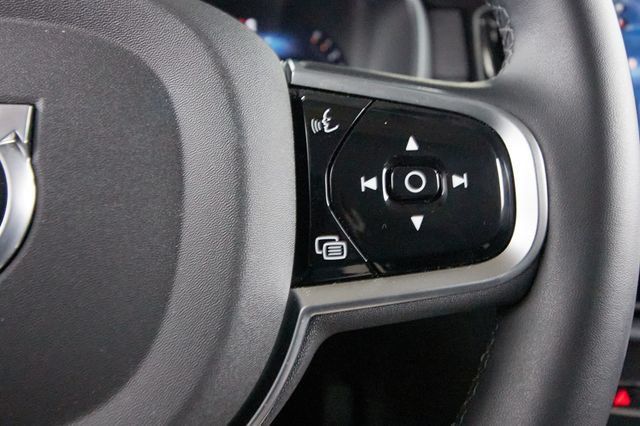 Used 2025 Volvo XC90 B6 Plus w/ Protection Package Premier AWD/4WD image 17