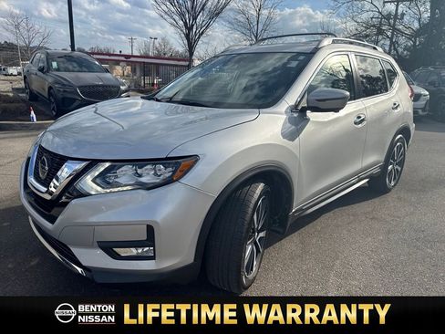 Used 2019 Nissan Rogue SL w/ Premium Package image 4