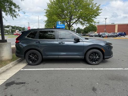 Used 2023 Honda CR-V Sport image 2