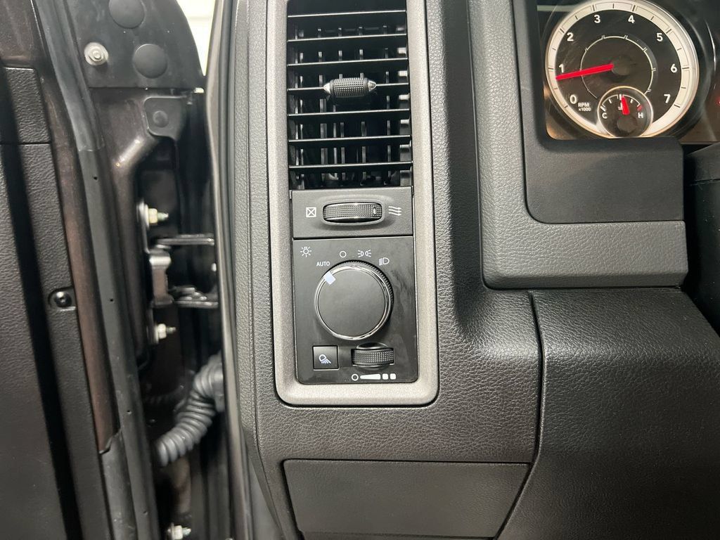 Used 2016 RAM 2500 Tradesman w/ Chrome Appearance Group AWD/4WD image 18
