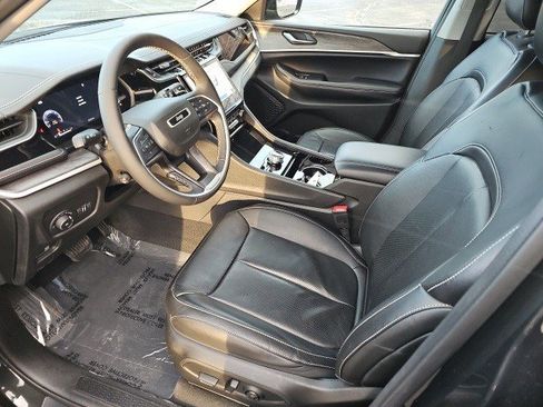 Used 2023 Jeep Grand Cherokee Limited w/ Luxury Tech Group II image 19