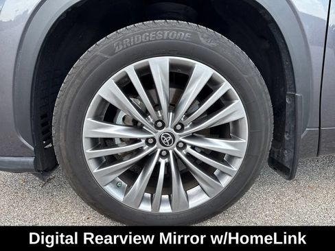 Used 2021 Toyota Highlander Platinum AWD/4WD image 11