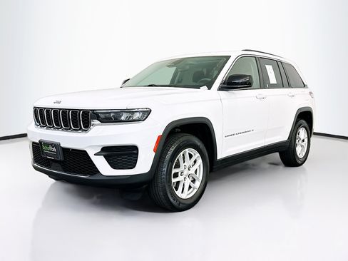 Used 2023 Jeep Grand Cherokee Laredo w/ Luxury Tech Group I AWD/4WD image 3