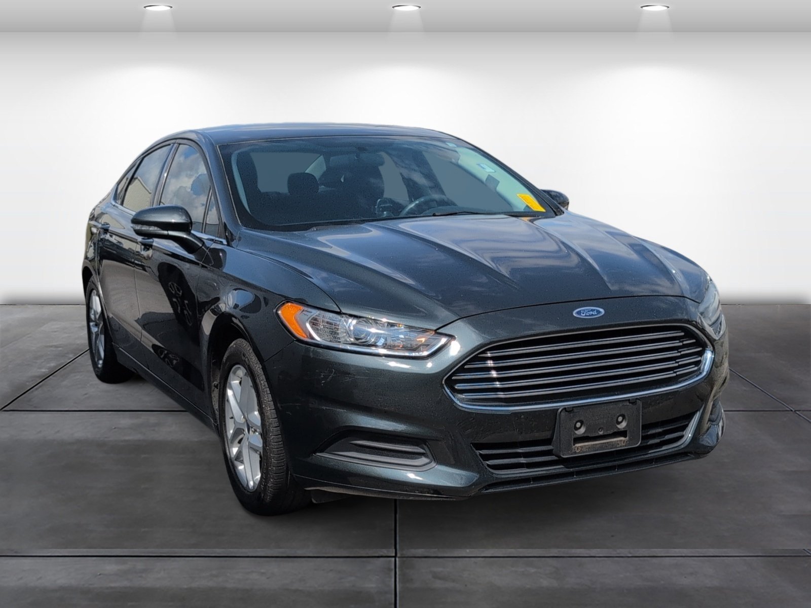 Used 2016 Ford Fusion SE FWD image 2