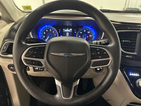 Used 2020 Chrysler Voyager Lxi FWD image 35