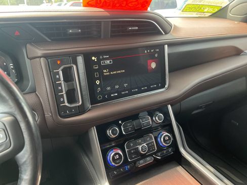 Used 2022 GMC Yukon Denali w/ Denali Premium Package AWD/4WD image 22
