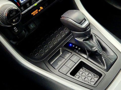 Used 2021 Toyota RAV4 XLE Premium image 16