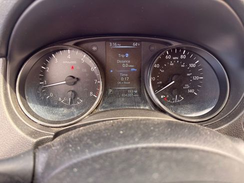 Used 2017 Nissan Rogue SV AWD/4WD image 16