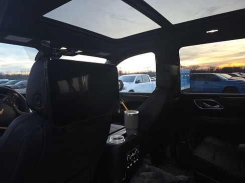 Used 2024 Chevrolet Suburban High Country w/ Advanced Technology Package image 12