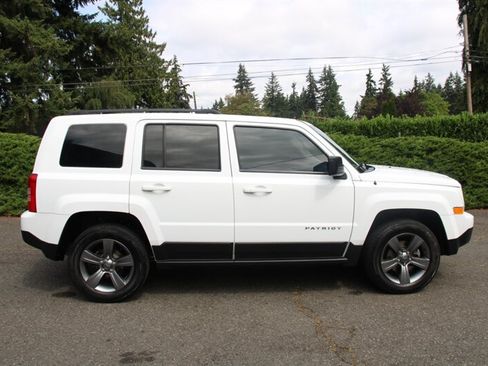 Used 2015 Jeep Patriot High Altitude AWD/4WD image 12