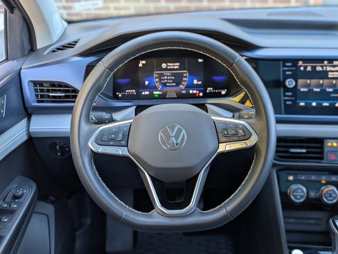 Used 2024 Volkswagen Taos SE w/ Panoramic Sunroof Package image 24