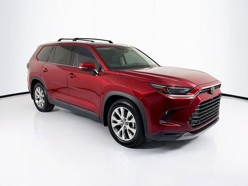 Used 2024 Toyota Grand Highlander FWD image 3