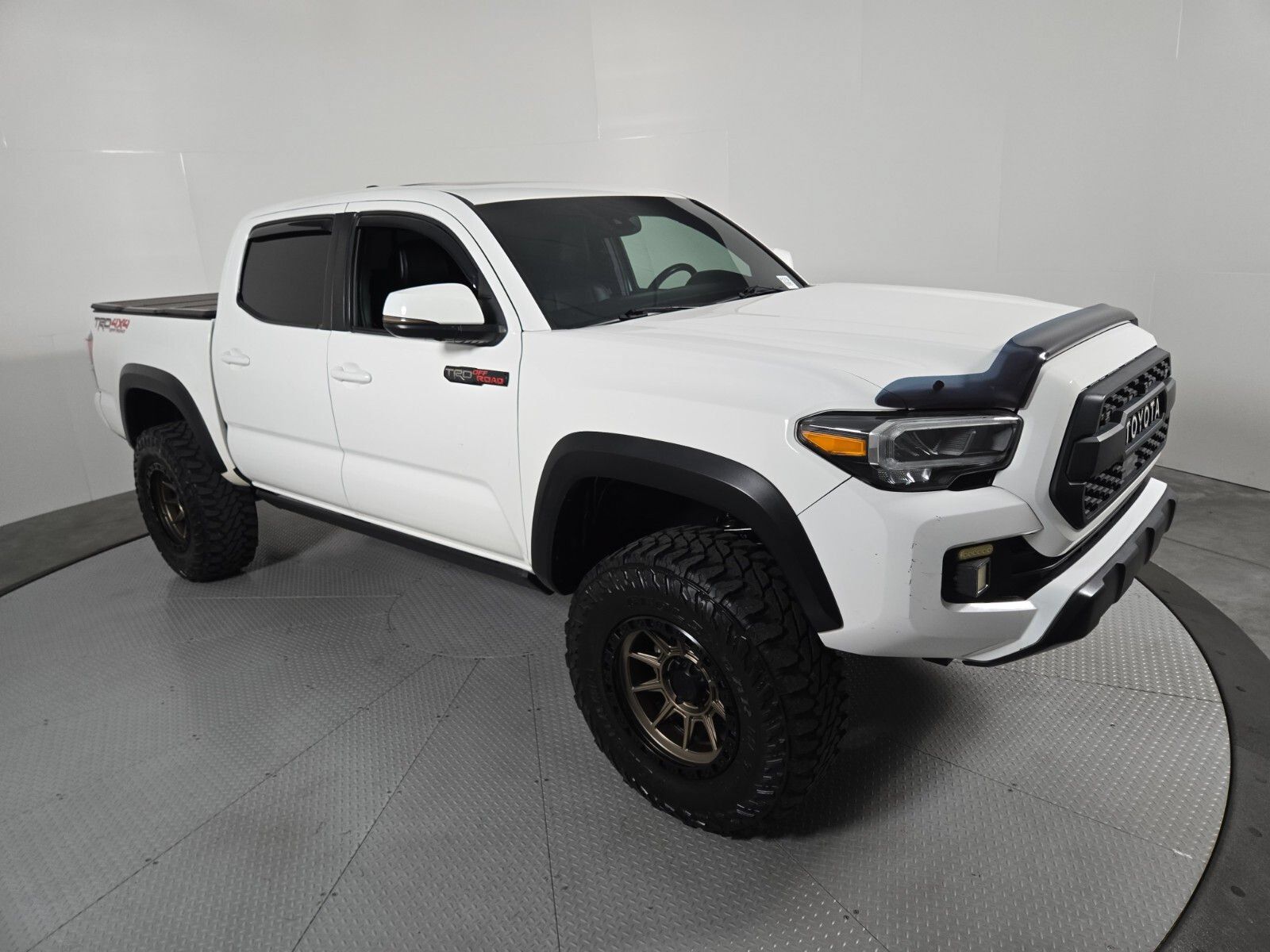 Used 2021 Toyota Tacoma TRD Off-Road w/ TRD Premium Off Road Package AWD/4WD image 15
