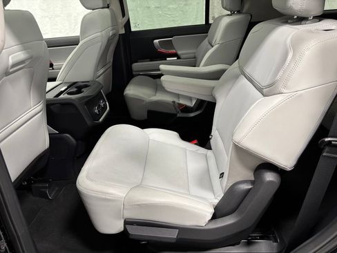 Used 2025 Ford Expedition Platinum AWD/4WD image 43