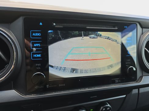 Used 2019 Toyota Tacoma TRD Sport AWD/4WD image 21
