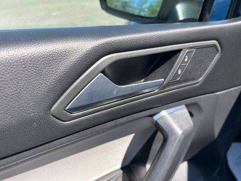 Used 2020 Volkswagen Tiguan SE w/ Panoramic Sunroof Package FWD image 17
