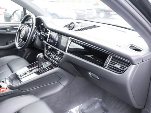 Used 2023 Porsche Macan AWD/4WD image 31