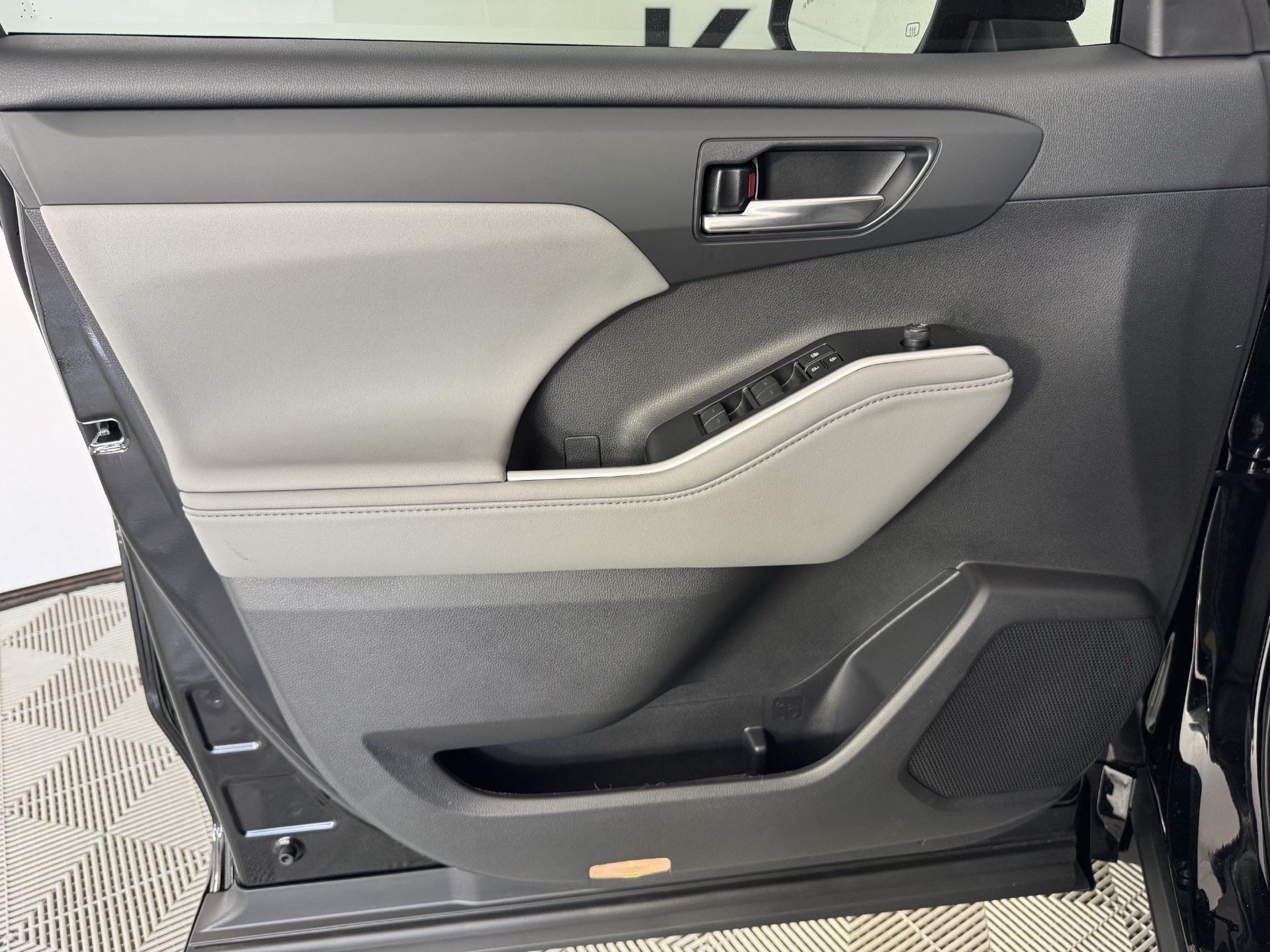 New 2026 Toyota Highlander XLE AWD/4WD image 13