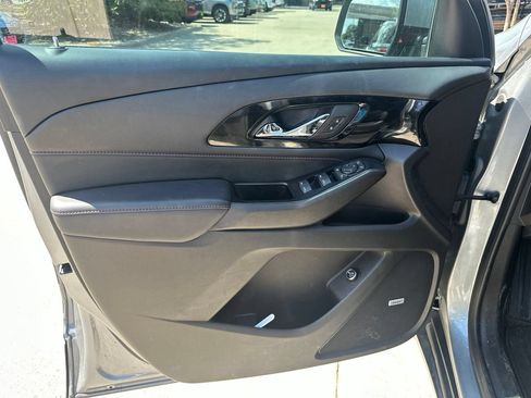 Used 2024 Chevrolet Traverse RS FWD image 10