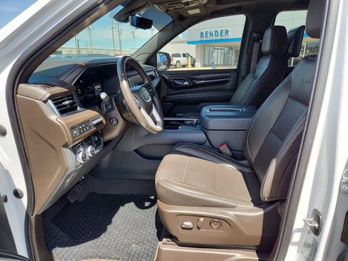 Used 2022 GMC Yukon XL Denali w/ Denali Ultimate Package AWD/4WD image 12