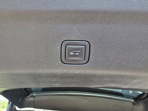 Used 2024 Chevrolet Suburban LT RWD image 33