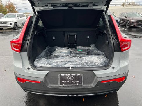 New 2026 Volvo XC40 B5 Plus w/ Protection Package Premier AWD/4WD image 38