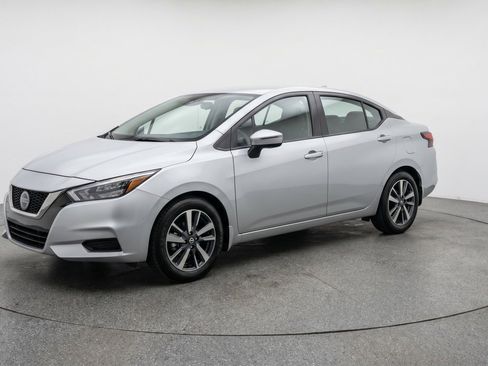 Used 2025 Nissan Versa SV FWD image 3