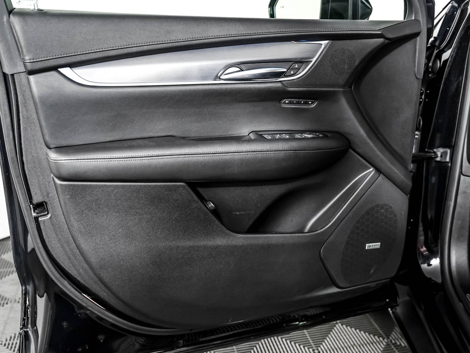 Used 2017 Cadillac XT5 Premium Luxury FWD image 21