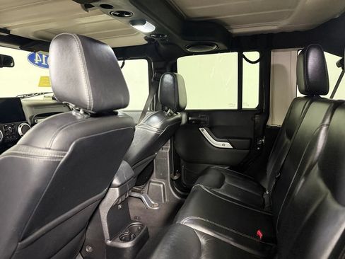Used 2014 Jeep Wrangler Unlimited Sahara w/ Dual Top Group AWD/4WD image 21
