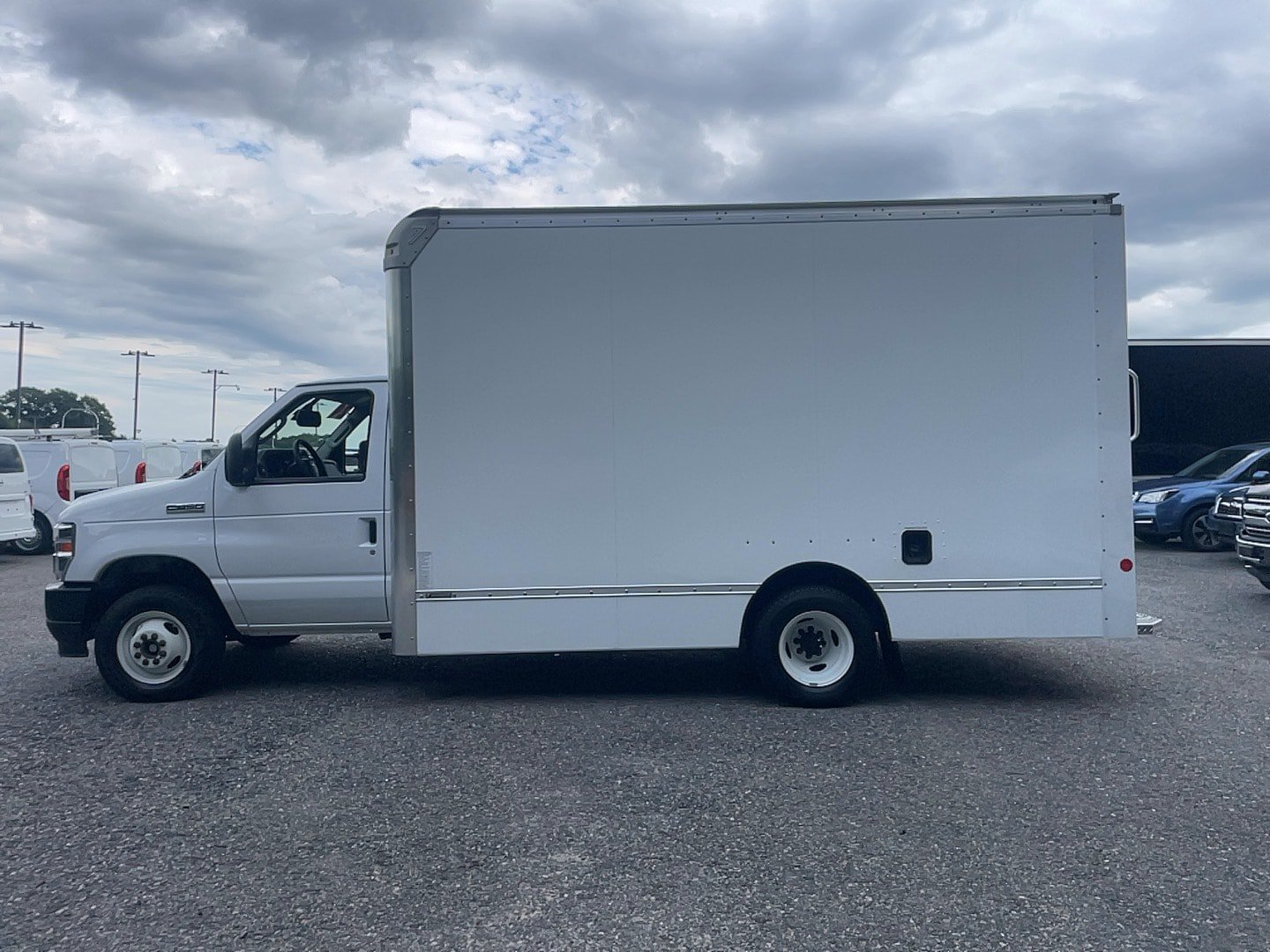 Used 2024 Ford E-450 and Econoline 450 Super Duty w/ Driver's Safety Package RWD image 5