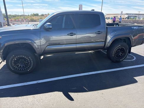 Used 2021 Toyota Tacoma TRD Sport w/ TRD Premium Sport Package image 4