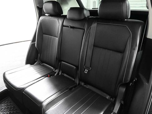 Certified 2022 Volkswagen Tiguan SE w/ Panoramic Sunroof Package AWD/4WD image 13