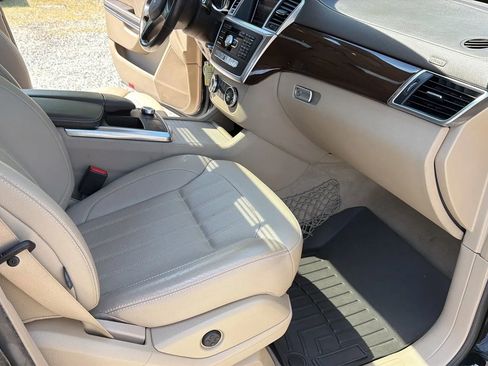 Used 2014 Mercedes-Benz GL 450 4MATIC image 31