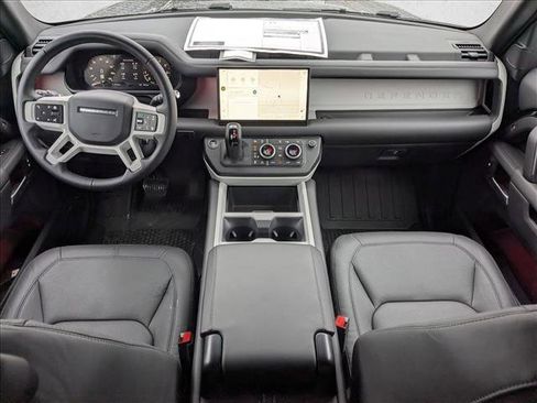 New 2025 Land Rover Defender 90 X-Dynamic SE AWD/4WD image 16
