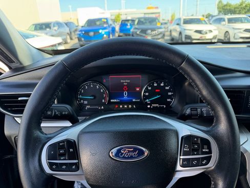 Used 2022 Ford Explorer XLT w/ Equipment Group 202A AWD/4WD image 14