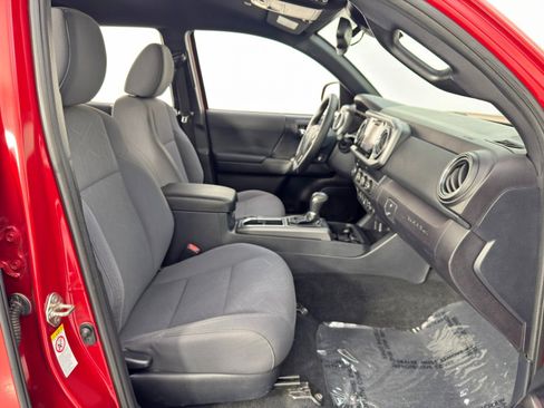 Used 2019 Toyota Tacoma TRD Sport w/ Technology Package image 14