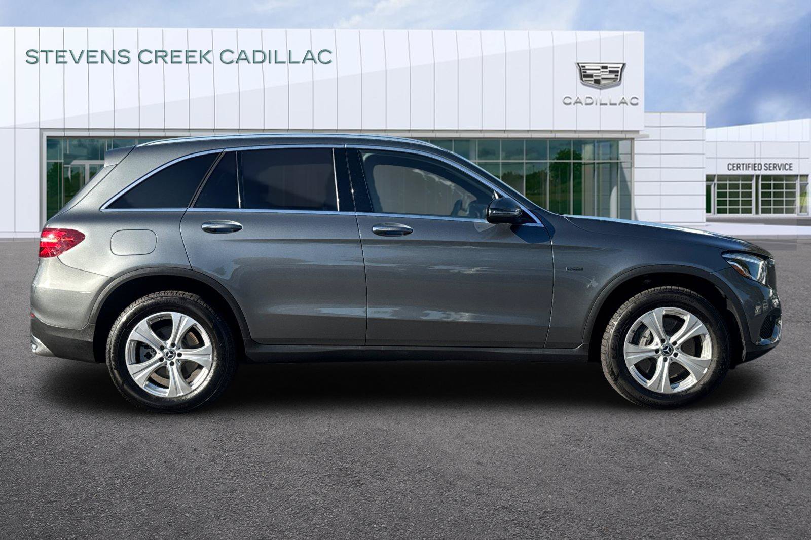 Used 2018 Mercedes-Benz GLC 350e 4MATIC image 2