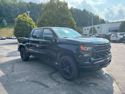 Used 2023 Chevrolet Silverado 1500 Custom AWD/4WD image 7