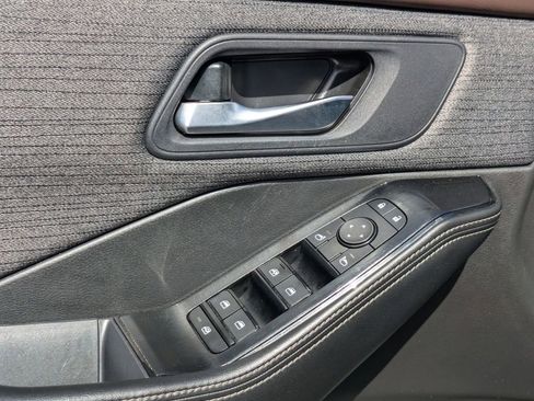 Used 2023 Nissan Rogue SV image 13