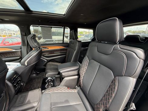 Used 2023 Jeep Grand Cherokee L Summit AWD/4WD image 25