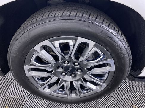 Used 2023 GMC Yukon XL Denali Ultimate image 17