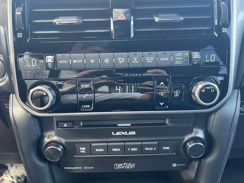 Certified 2023 Lexus GX 460 Luxury w/ Sport Design Package AWD/4WD image 33